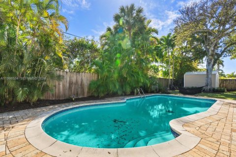 Casa en alquiler en Fort Lauderdale, Florida, 5 dormitorios, 261.89 m2 № 2060614 - foto 2
