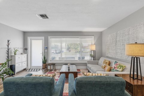 Casa en alquiler en Fort Lauderdale, Florida, 5 dormitorios, 261.89 m2 № 2060614 - foto 9