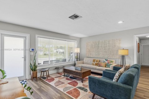 Casa en alquiler en Fort Lauderdale, Florida, 5 dormitorios, 261.89 m2 № 2060614 - foto 8