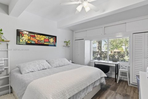 Casa en alquiler en Fort Lauderdale, Florida, 5 dormitorios, 261.89 m2 № 2060614 - foto 13