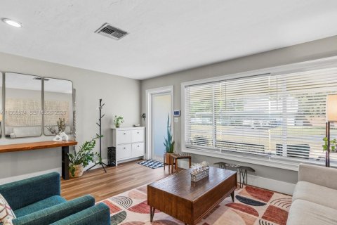 Casa en alquiler en Fort Lauderdale, Florida, 5 dormitorios, 261.89 m2 № 2060614 - foto 29