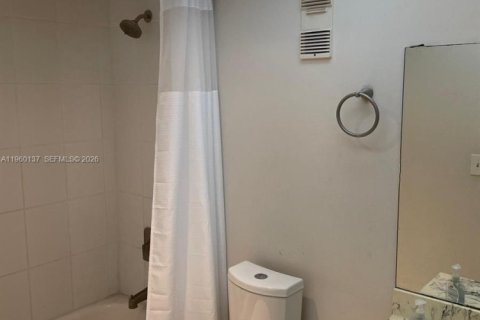Снять в аренду кондоминиум в Уэст-Палм-Бич, Флорида 1 спальня, 65.4м2, № 2080702 - фото 6