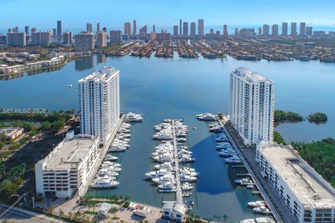 Снять в аренду кондоминиум в Норт-Майами-Бич, Флорида 2 спальни, 158.31м2, № 2066051 - фото 26