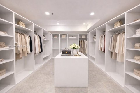 Кондоминиум с 2 спальнями в Норт-Майами-Бич, Флорида № 2066051