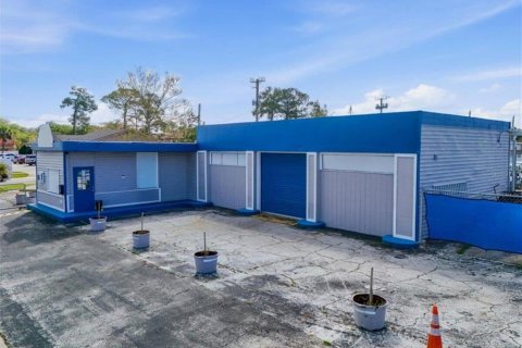 Propiedad comercial en Titusville, Florida 173.36 m2 № 2113188