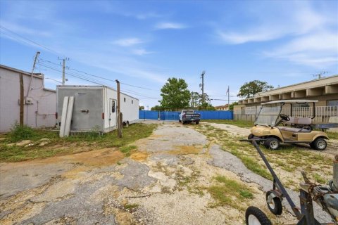 Immobilier commercial à vendre à Titusville, Floride: 173.36 m2 № 2113188 - photo 9