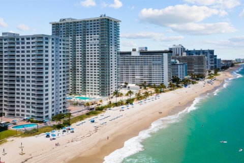 Condominio en alquiler en Fort Lauderdale, Florida, 1 dormitorio, 97.55 m2 № 1070312 - foto 1
