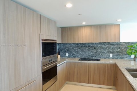 Снять в аренду кондоминиум в Бей-Харбор-Айлендс, Флорида 2 спальни, 133.22м2, № 2062890 - фото 7