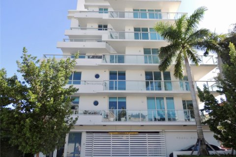 Снять в аренду кондоминиум в Бей-Харбор-Айлендс, Флорида 2 спальни, 133.22м2, № 2062890 - фото 29