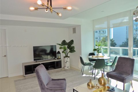 Снять в аренду кондоминиум в Бей-Харбор-Айлендс, Флорида 2 спальни, 133.22м2, № 2062890 - фото 3