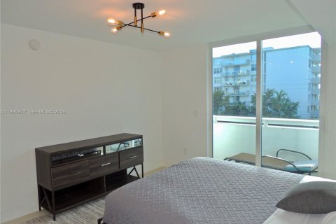 Снять в аренду кондоминиум в Бей-Харбор-Айлендс, Флорида 2 спальни, 133.22м2, № 2062890 - фото 20