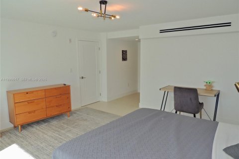 Снять в аренду кондоминиум в Бей-Харбор-Айлендс, Флорида 2 спальни, 133.22м2, № 2062890 - фото 15