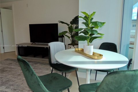 Снять в аренду кондоминиум в Бей-Харбор-Айлендс, Флорида 2 спальни, 133.22м2, № 2062890 - фото 5