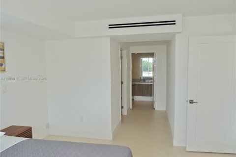 Снять в аренду кондоминиум в Бей-Харбор-Айлендс, Флорида 2 спальни, 133.22м2, № 2062890 - фото 23