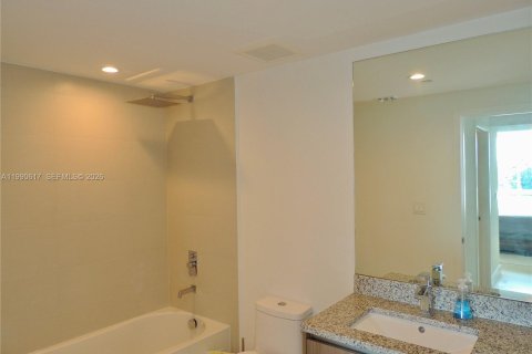 Снять в аренду кондоминиум в Бей-Харбор-Айлендс, Флорида 2 спальни, 133.22м2, № 2062890 - фото 25