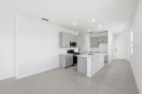 Villa ou maison à vendre à Wildwood, Floride: 3 chambres, 124.02 m2 № 2428982 - photo 6