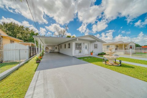 Casa en alquiler en Miami, Florida, 2 dormitorios, 97.27 m2 № 1956496 - foto 1