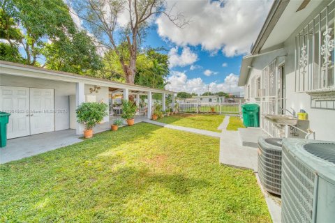 Casa en alquiler en Miami, Florida, 2 dormitorios, 97.27 m2 № 1956496 - foto 9