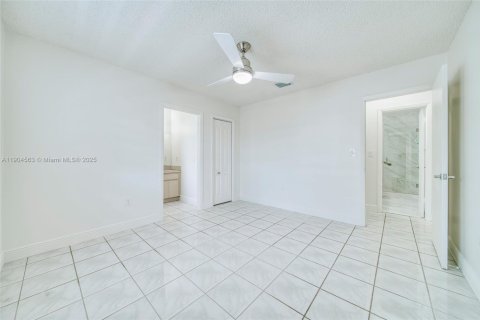 Casa en alquiler en Miami, Florida, 2 dormitorios, 97.27 m2 № 1956496 - foto 21