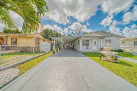Casa en alquiler en Miami, Florida, 2 dormitorios, 97.27 m2 № 1956496 - foto 24