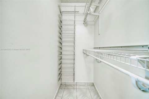 Casa en alquiler en Miami, Florida, 2 dormitorios, 97.27 m2 № 1956496 - foto 22