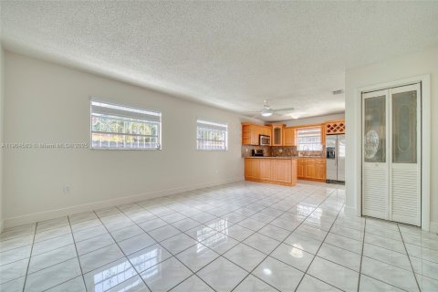Casa en alquiler en Miami, Florida, 2 dormitorios, 97.27 m2 № 1956496 - foto 3
