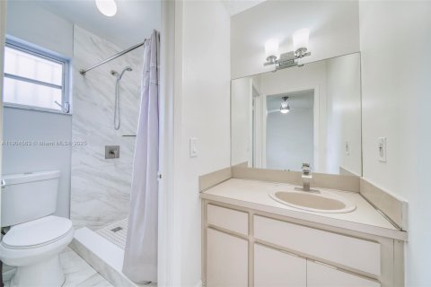 Casa en alquiler en Miami, Florida, 2 dormitorios, 97.27 m2 № 1956496 - foto 6