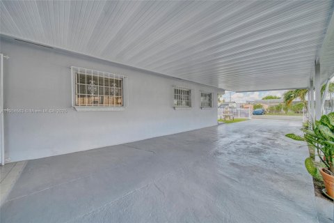 Casa en alquiler en Miami, Florida, 2 dormitorios, 97.27 m2 № 1956496 - foto 8