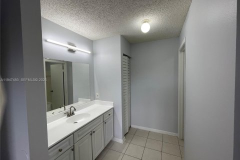 Снять в аренду кондоминиум в Корал-Спрингс, Флорида 2 спальни, 103.49м2, № 2003691 - фото 20