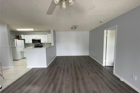 Снять в аренду кондоминиум в Корал-Спрингс, Флорида 2 спальни, 103.49м2, № 2003691 - фото 14