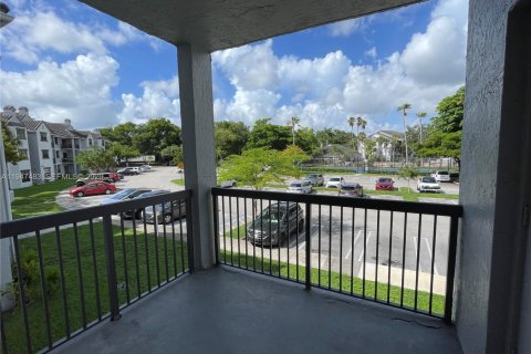 Снять в аренду кондоминиум в Корал-Спрингс, Флорида 2 спальни, 103.49м2, № 2003691 - фото 24