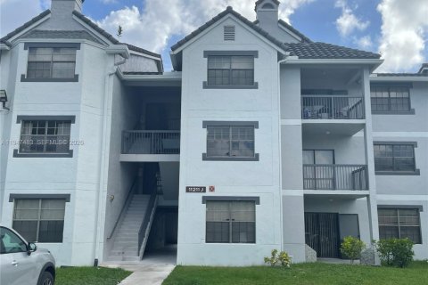 Снять в аренду кондоминиум в Корал-Спрингс, Флорида 2 спальни, 103.49м2, № 2003691 - фото 2