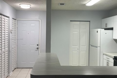 Снять в аренду кондоминиум в Корал-Спрингс, Флорида 2 спальни, 103.49м2, № 2003691 - фото 6