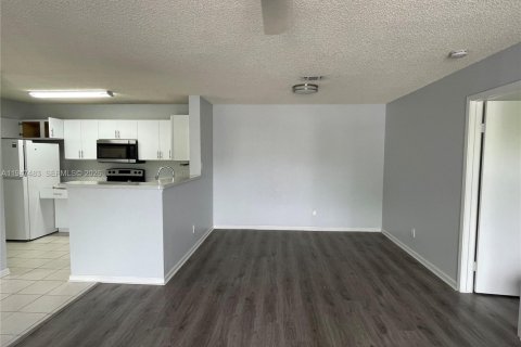 Снять в аренду кондоминиум в Корал-Спрингс, Флорида 2 спальни, 103.49м2, № 2003691 - фото 15