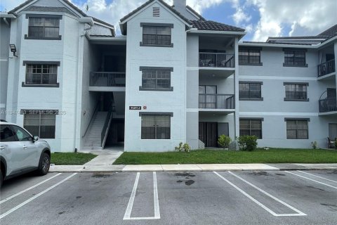 Кондоминиум с 2 спальнями в Корал-Спрингс, Флорида № 2003691