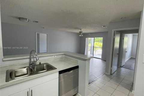 Снять в аренду кондоминиум в Корал-Спрингс, Флорида 2 спальни, 103.49м2, № 2003691 - фото 7