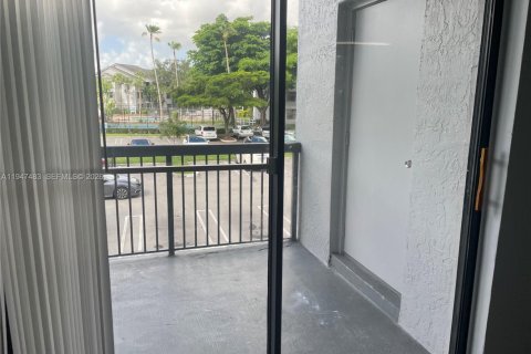 Снять в аренду кондоминиум в Корал-Спрингс, Флорида 2 спальни, 103.49м2, № 2003691 - фото 21