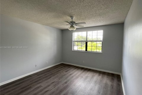 Снять в аренду кондоминиум в Корал-Спрингс, Флорида 2 спальни, 103.49м2, № 2003691 - фото 17