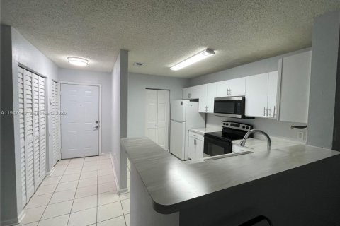 Снять в аренду кондоминиум в Корал-Спрингс, Флорида 2 спальни, 103.49м2, № 2003691 - фото 4