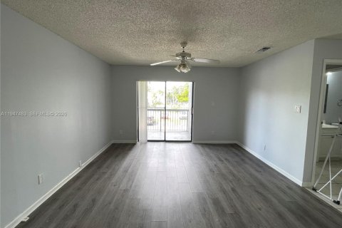 Снять в аренду кондоминиум в Корал-Спрингс, Флорида 2 спальни, 103.49м2, № 2003691 - фото 16