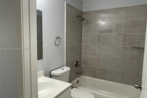 Снять в аренду кондоминиум в Корал-Спрингс, Флорида 2 спальни, 103.49м2, № 2003691 - фото 12