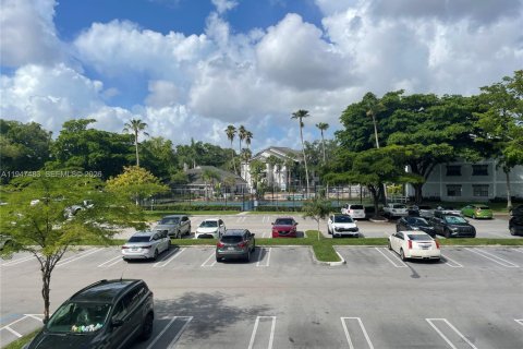 Снять в аренду кондоминиум в Корал-Спрингс, Флорида 2 спальни, 103.49м2, № 2003691 - фото 22