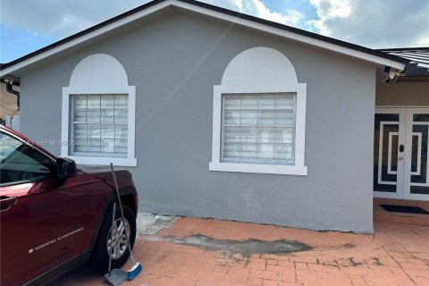 Снять в аренду виллу или дом в Майами, Флорида 3 спальни, 149.57м2, № 2003656 - фото 2