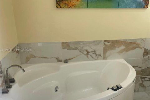 Снять в аренду виллу или дом в Майами, Флорида 3 спальни, 149.57м2, № 2003656 - фото 10