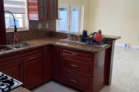 Снять в аренду виллу или дом в Майами, Флорида 3 спальни, 149.57м2, № 2003656 - фото 26