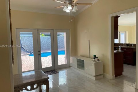 Снять в аренду виллу или дом в Майами, Флорида 3 спальни, 149.57м2, № 2003656 - фото 4