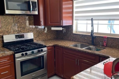 Снять в аренду виллу или дом в Майами, Флорида 3 спальни, 149.57м2, № 2003656 - фото 25