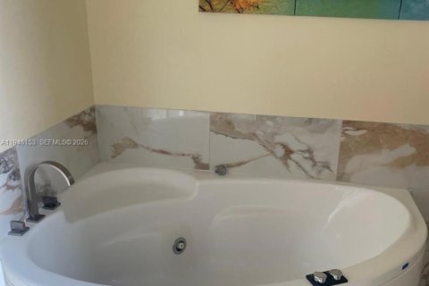 Снять в аренду виллу или дом в Майами, Флорида 3 спальни, 149.57м2, № 2003656 - фото 9