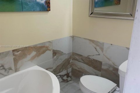 Снять в аренду виллу или дом в Майами, Флорида 3 спальни, 149.57м2, № 2003656 - фото 11