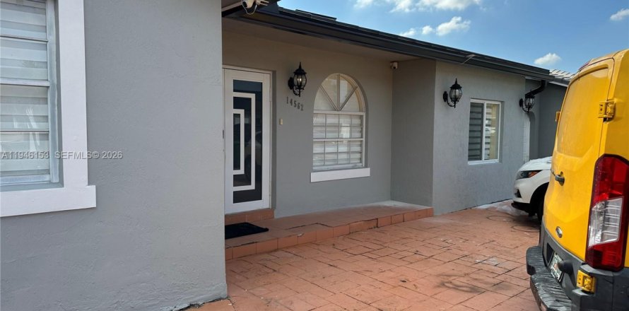 Дом в Майами, Флорида 3 спальни, 149.57м2 № 2003656